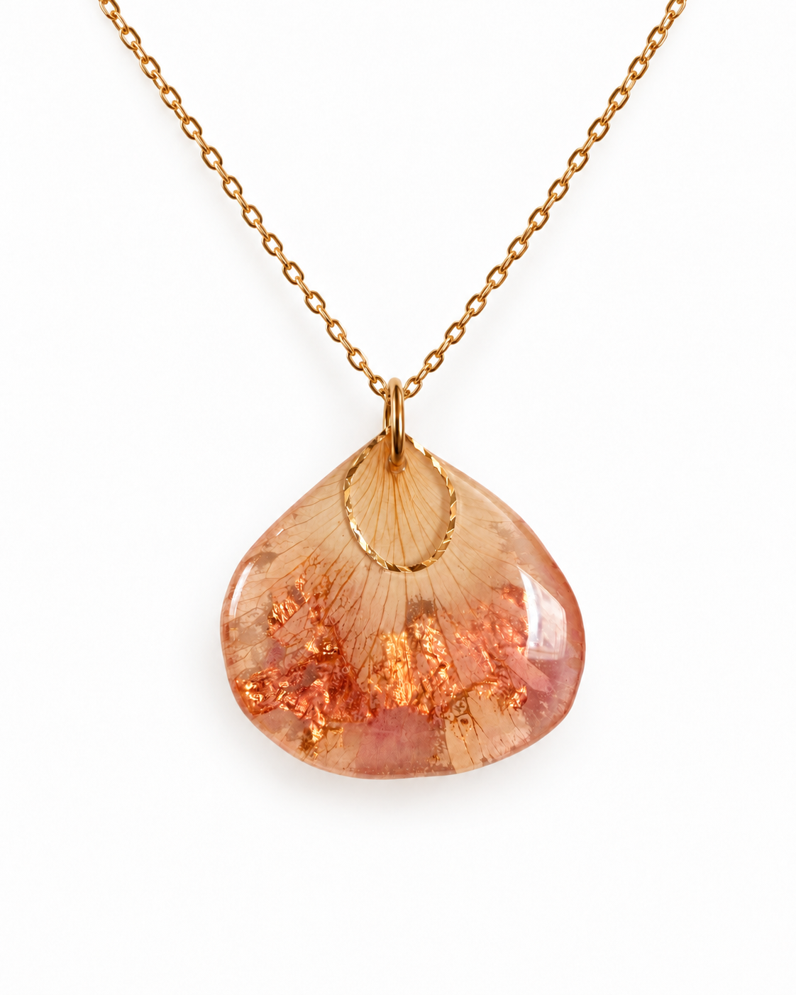 Collier Pétale de rose rose - or — pendentif fleur naturelle et feuilles d'or sur chaîne dorée